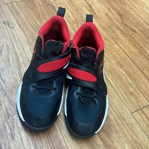 Nike Team Hustle D 11 PS Bred kids Basketball Sports